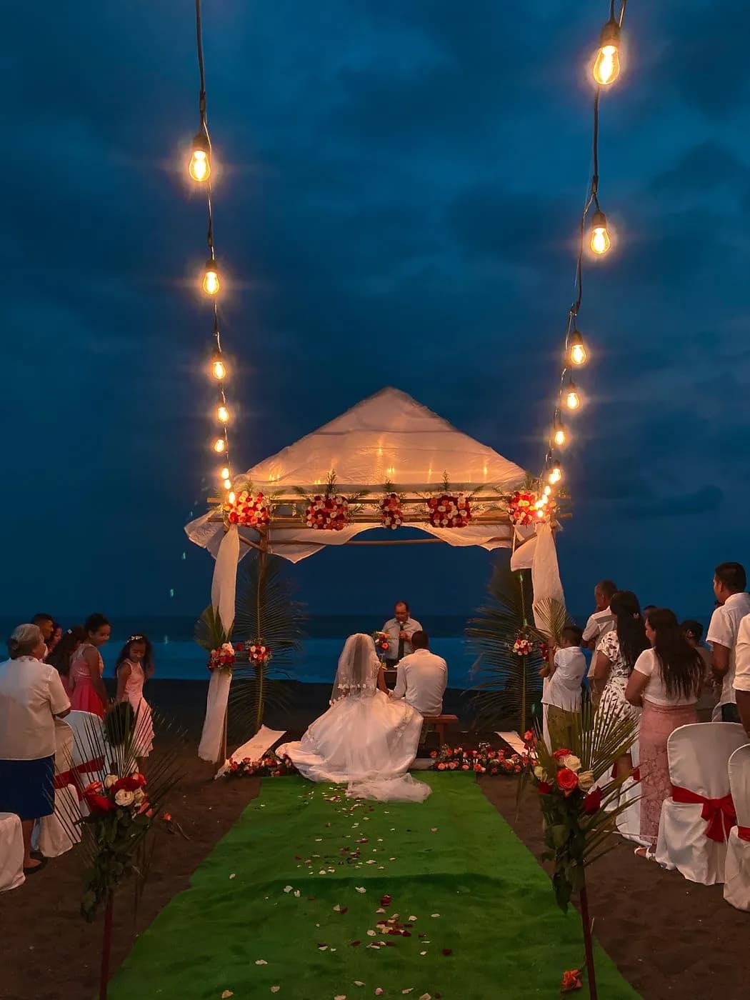 Ceremonia de noche con luces